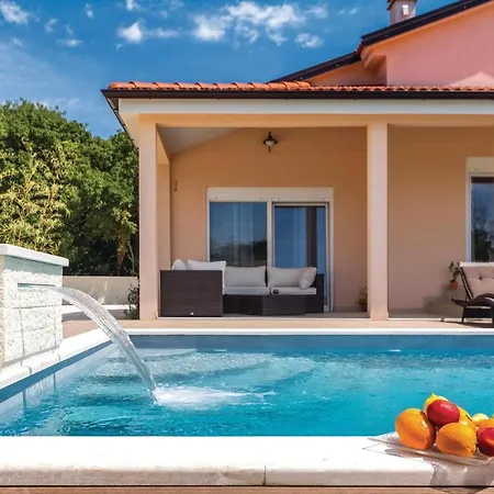 Σπίτι διακοπών Cozy In Pula With Outdoor Swimming Pool