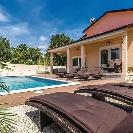 Cozy In Pula With Outdoor Swimming Pool Σπίτι διακοπών Šišan