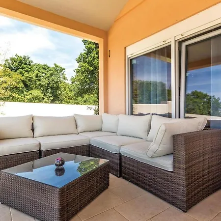 Cozy In Pula With Outdoor Swimming Pool Σπίτι διακοπών