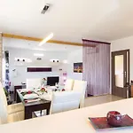 Luxurious In * بولا