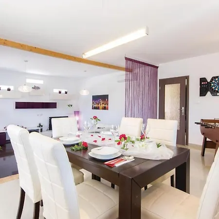 Cozy Home In Pula With Outdoor Swimming Pool Sisan