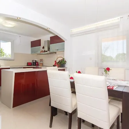 Casa vacanze Luxurious In Pola