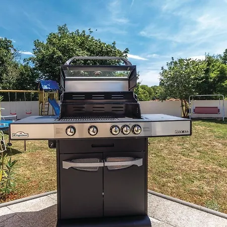 Holiday home Cozy Home In Pula With Outdoor Swimming Pool *