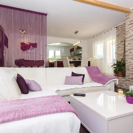 Luxurious In * Pola
