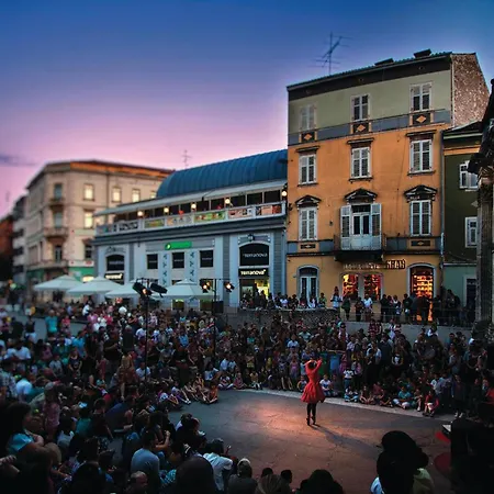 펜션 3 Bedroom Pet Friendly In Pula