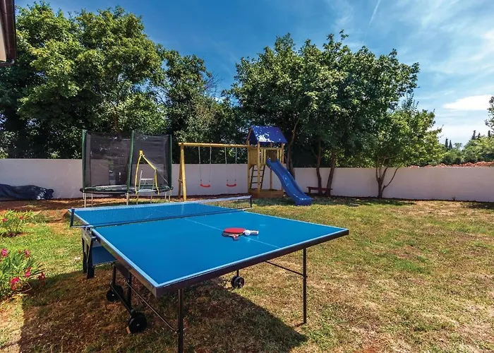 펜션 3 Bedroom Pet Friendly In Pula