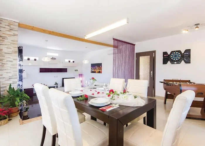 3 Bedroom Pet Friendly In Pula 풀라