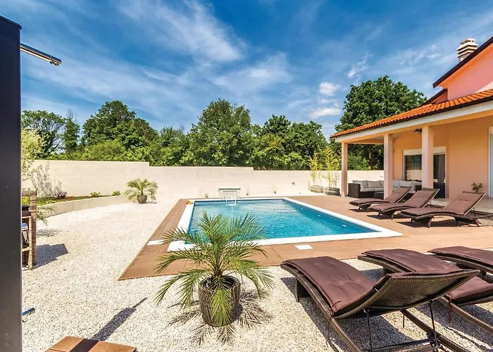 펜션 3 Bedroom Pet Friendly In Pula