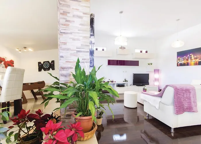 3 Bedroom Pet Friendly In Pula * 풀라