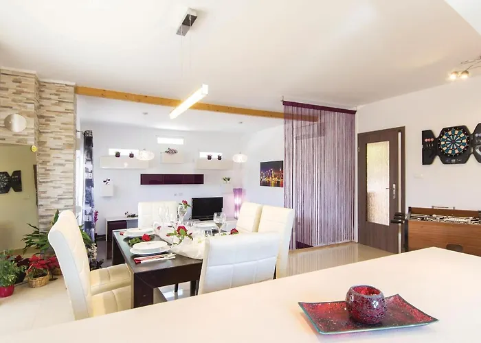 3 Bedroom Pet Friendly In Pula * 풀라