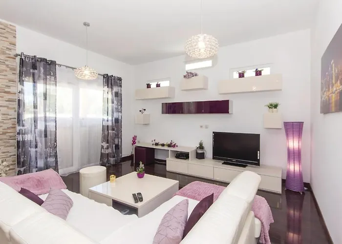 3 Bedroom Pet Friendly In Pula *
