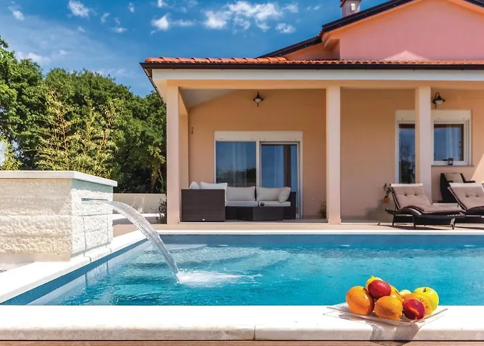 펜션 3 Bedroom Pet Friendly In Pula