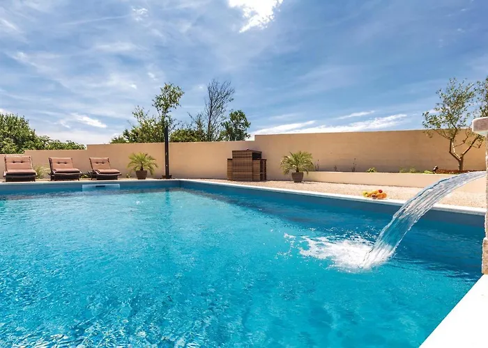 펜션 3 Bedroom Pet Friendly In Pula 풀라