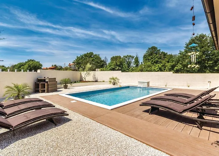 펜션 3 Bedroom Pet Friendly In Pula *