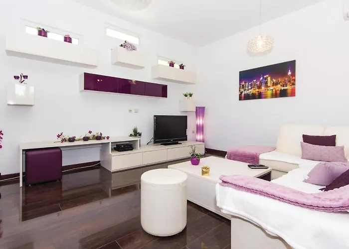 펜션 3 Bedroom Pet Friendly In Pula 풀라