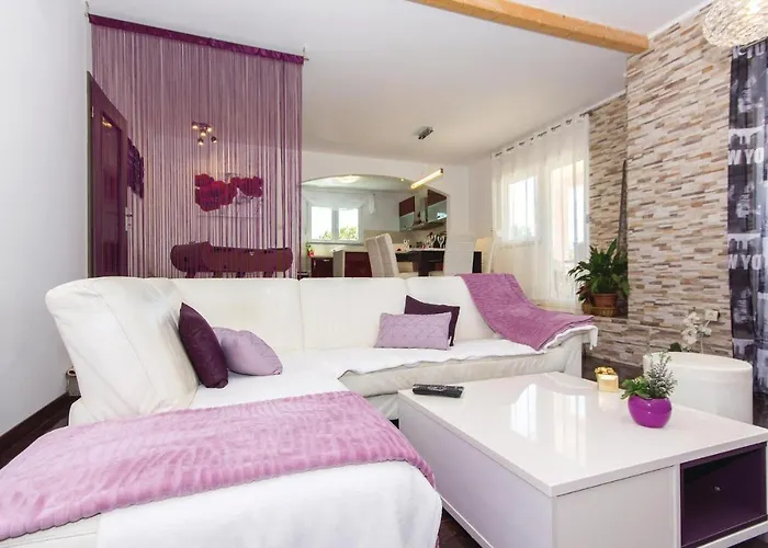 3 Bedroom Pet Friendly In Pula * 풀라