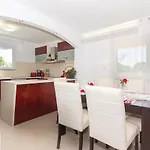 Feriehus 3 Bedroom Pet Friendly In Pula