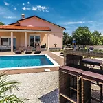 3 Bedroom Pet Friendly In * Pula